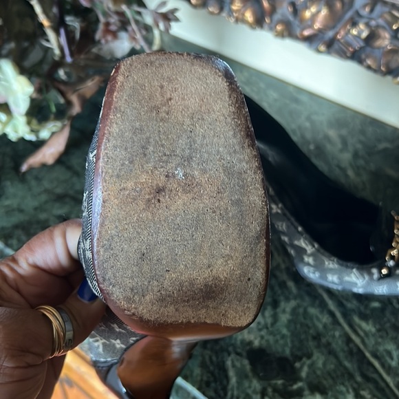 Louis Vuitton shoes - Picture 14 of 16